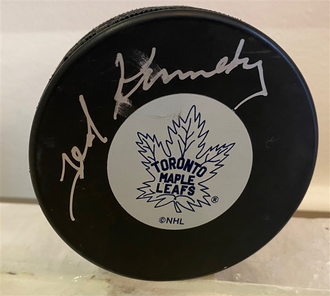 Ted Teeder Kennedy Toronto Maple Leafs Signed Hockey Puck (Flawed)