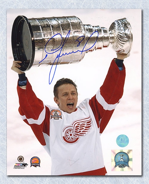 Igor Larionov Detroit Red Wings Autographed Stanley Cup 8x10 Photo