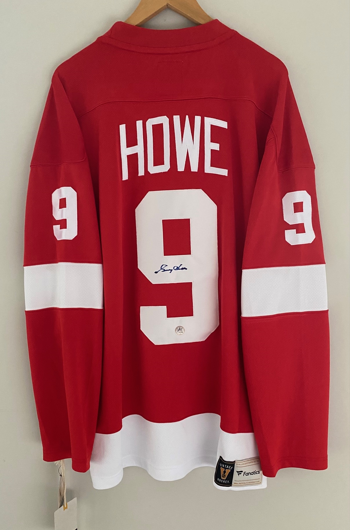 Lot Detail - Gordie Howe Autographed Detroit Red Wings Jersey