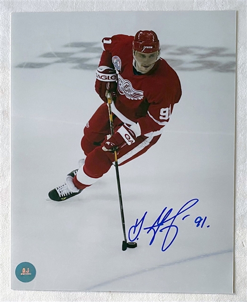 Sergei Fedorov Signed Detroit Red Wings 8x10 Photo (Flawed)