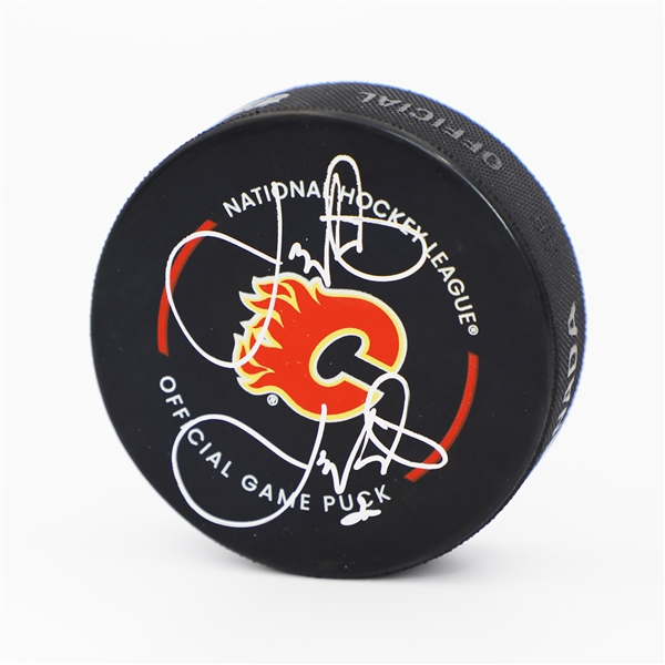 Joe Nieuwendyk Double Signed Calgary Flames Game Model Puck (Flawed)