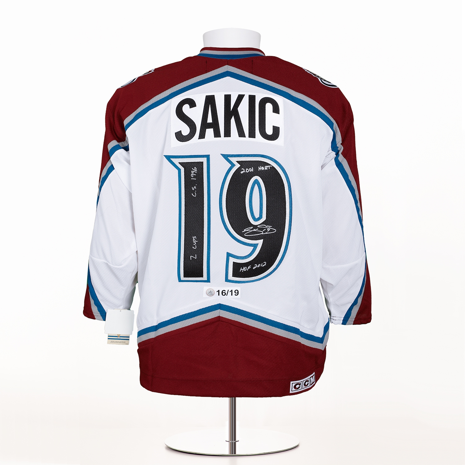 Joe Sakic Signed Colorado Avalanche Vintage CCM Jersey with Stats #16/19