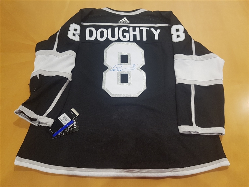 Drew Doughty Memorabilia – AJ Sports