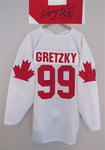 Wayne Gretzky Signed 1987 Canada Cup Jersey with Beckett Sig. Review