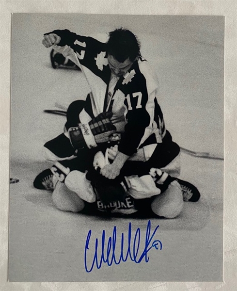 Wendel Clark Signed Toronto Maple Leafs BW Pounding 8x10 Photo (Flawed)