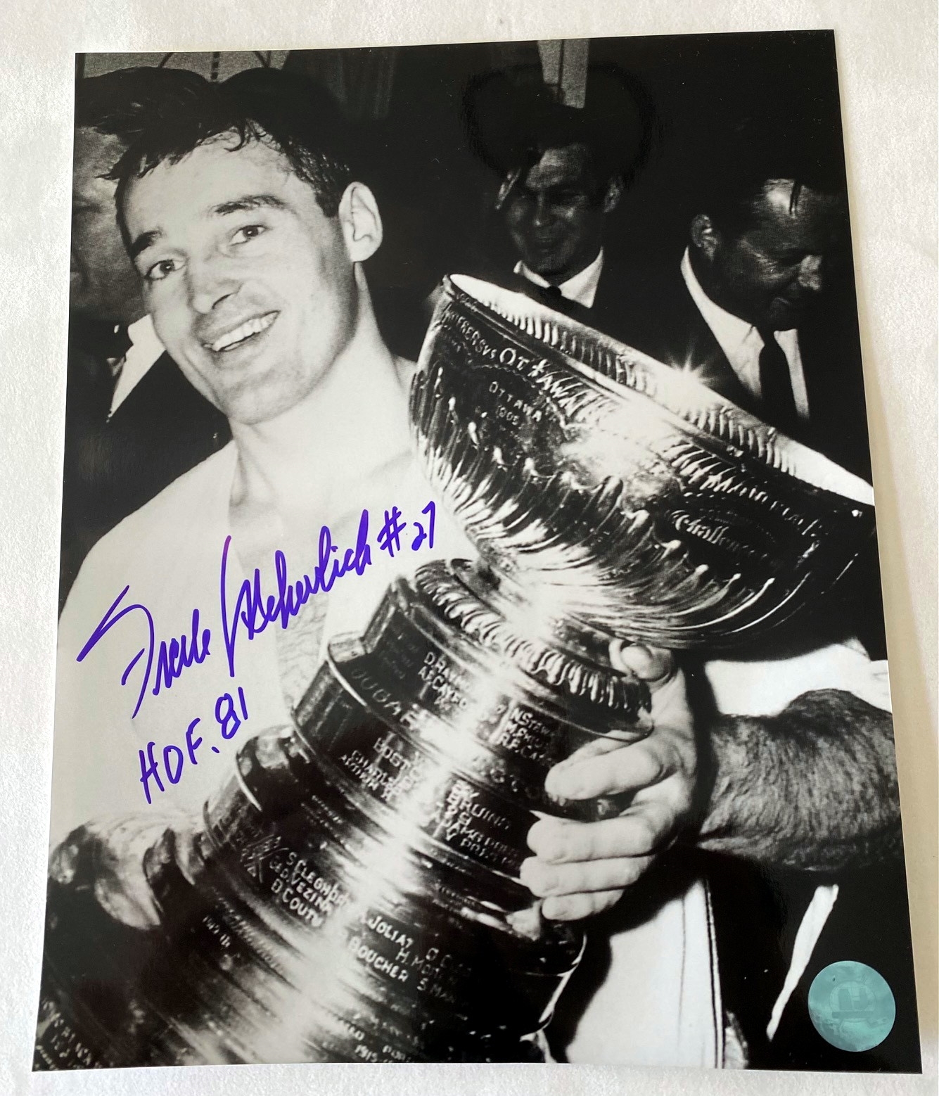 Frank Mahovlich Toronto Maple Leafs Signed Stanley Cup Celebration 8x10 Photo with HOF Note
