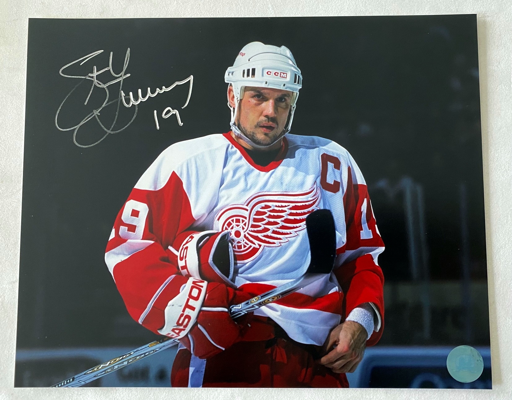 Steve Yzerman Detroit Red Wings Signed Captain 8x10 Photo (Flawed)