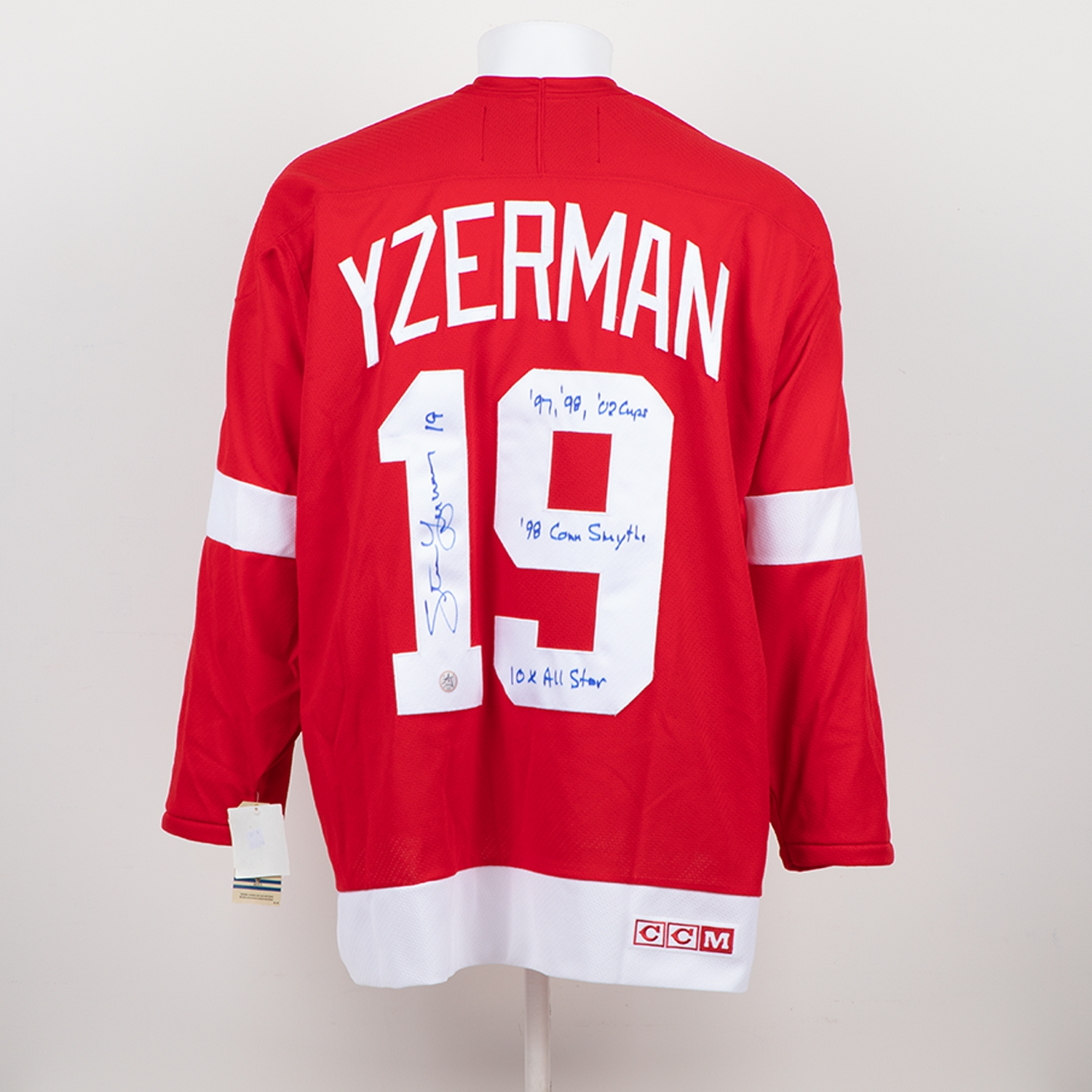 Steve Yzerman Signed Detroit Red Wings Vintage CCM Jersey with Career Stats