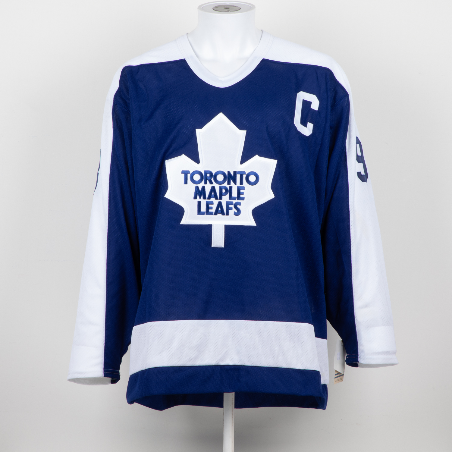 Lot Detail - Doug Gilmour Signed Toronto Maple Leafs Vintage CCM Jersey ...