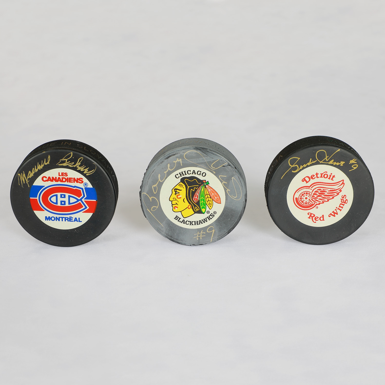 Lot of Gordie Howe, Maurice Richard & Bobby Hull Signed Vintage Pucks