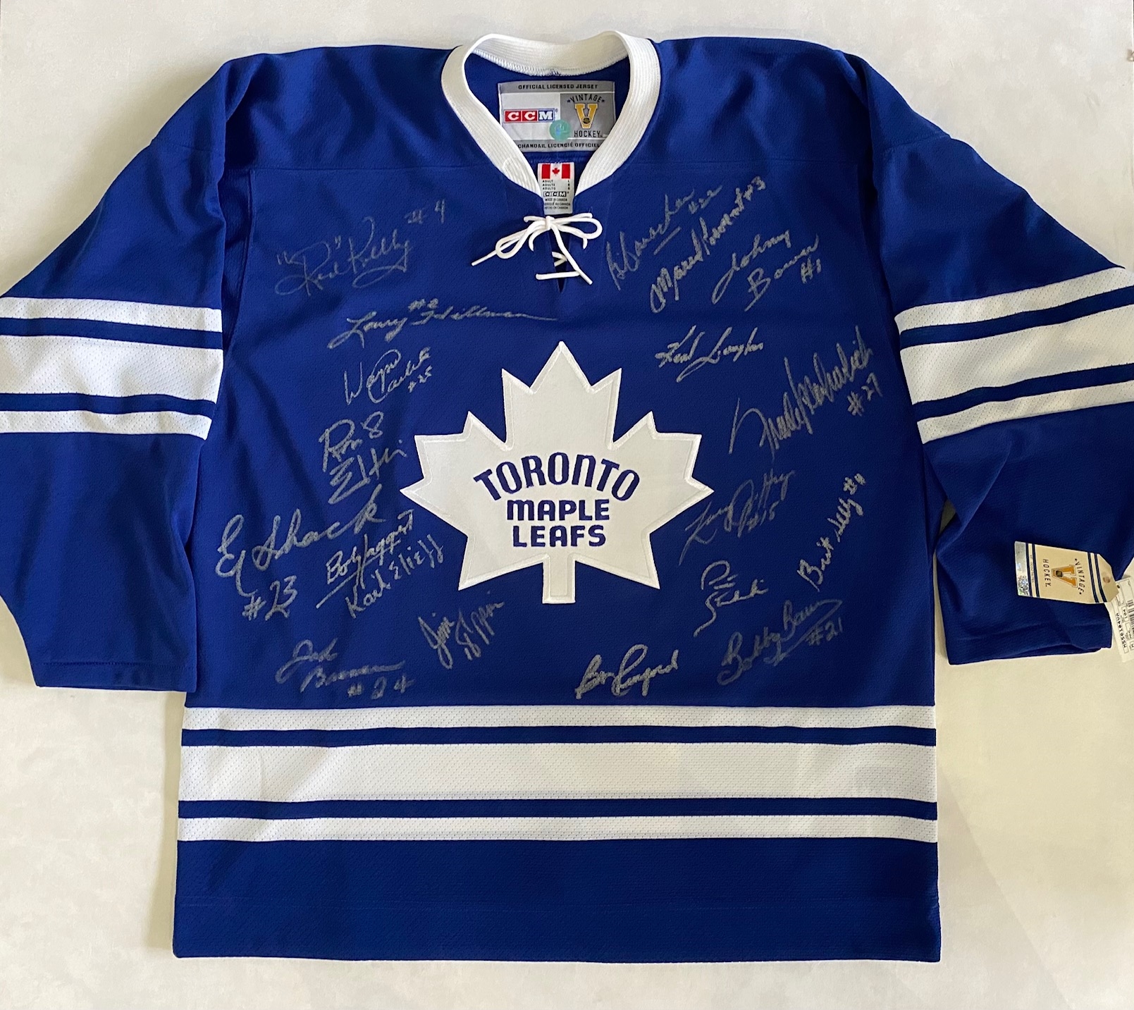 Toronto Maple Leafs 19 Player Team Signed Stanley Cup Vintage CCM Jersey