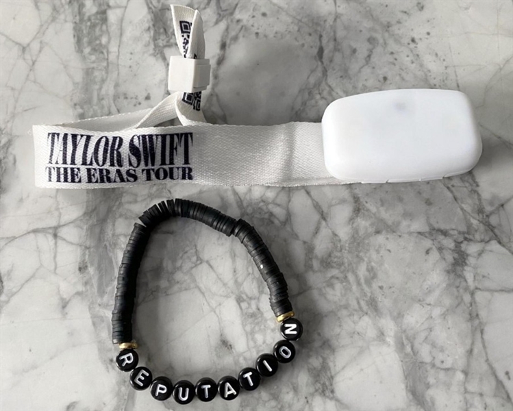 Taylor Swift Toronto Eras Tour Concert Light Up Wristband & Friendship Bracelet