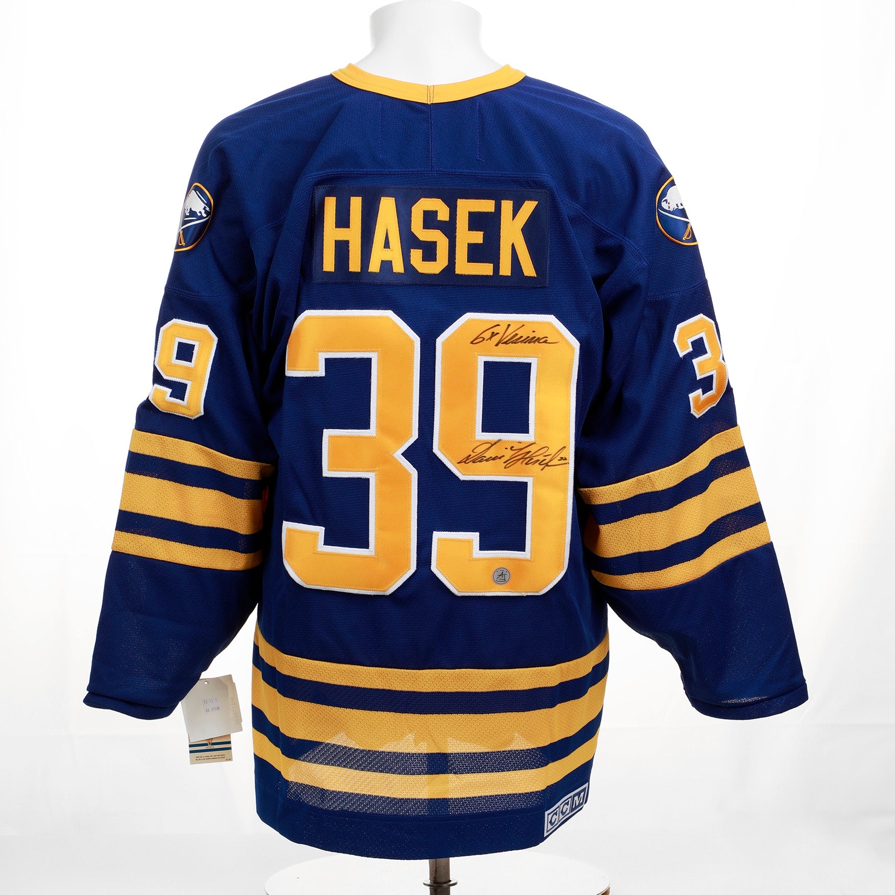 Dominik Hasek Signed Buffalo Sabres Vintage CCM Jersey with 6x Vezina Note