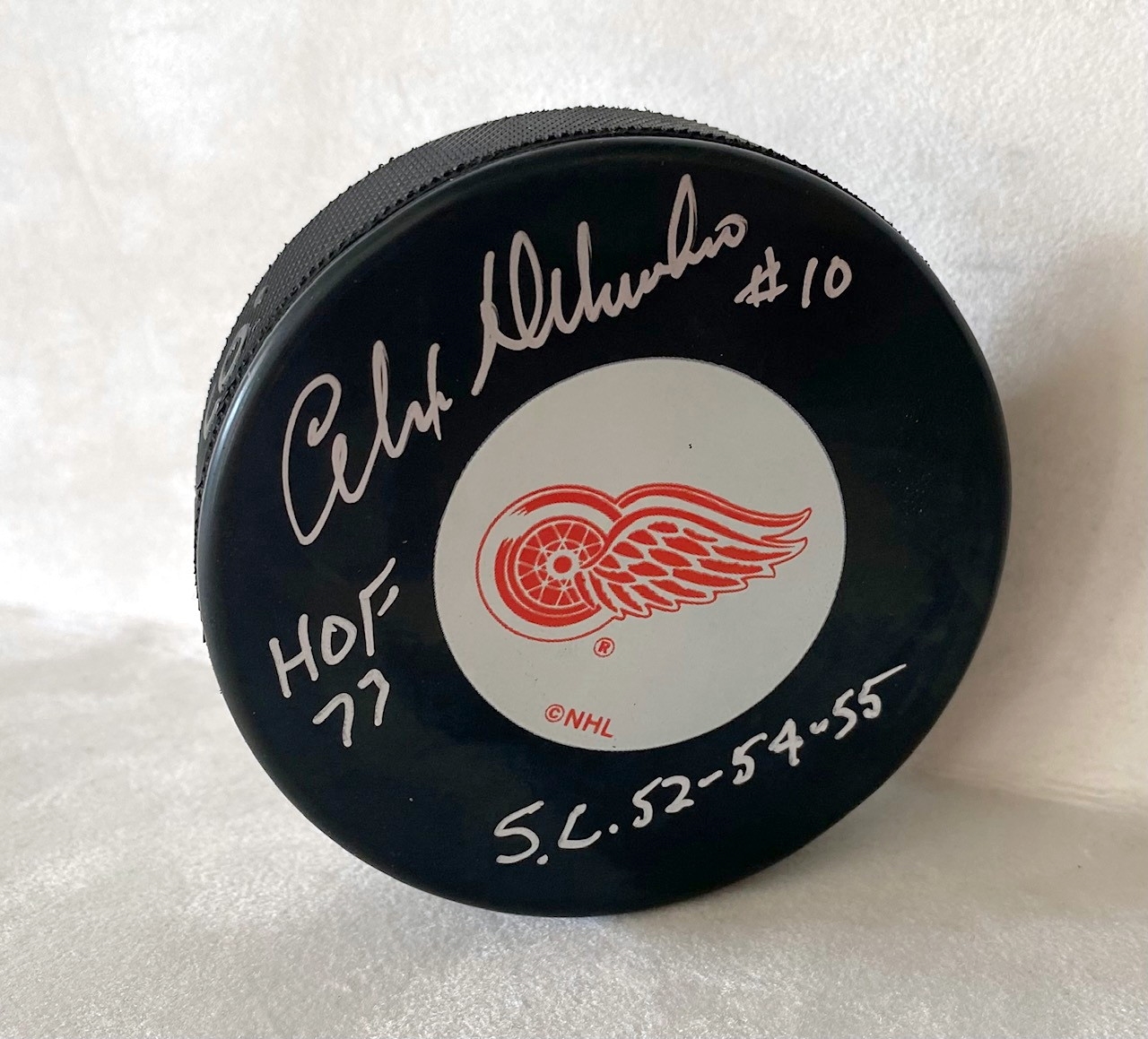 Alex Delvecchio Signed Detroit Red Wings Puck With Cups Won & HOF Note