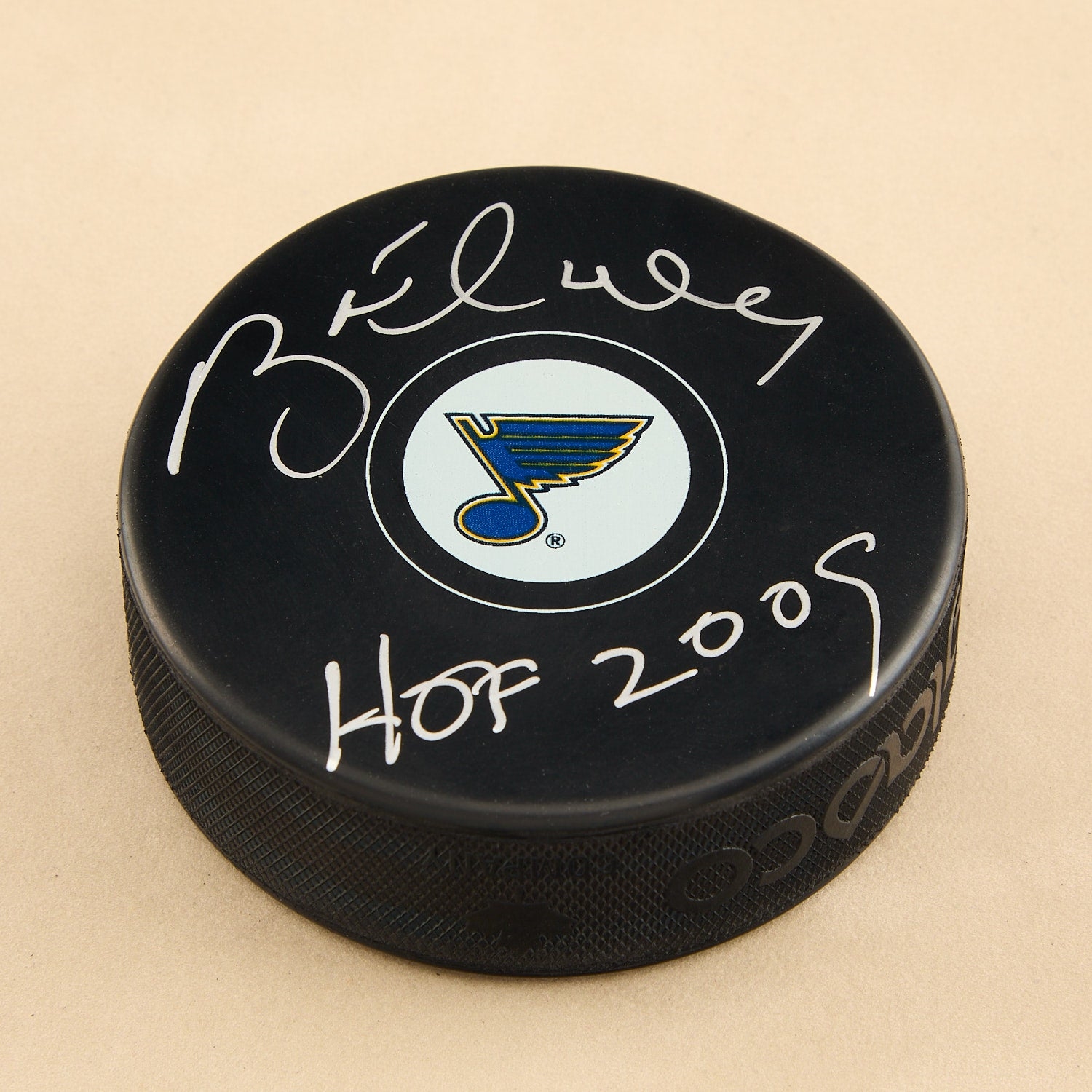 Brett Hull Autographed St Louis Blues Hockey Puck with HOF Note