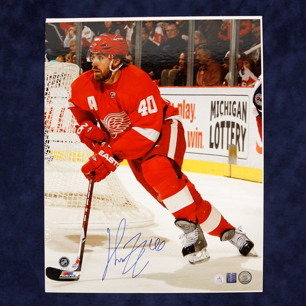 Henrik Zetterberg Autographed Detroit Red Wings Hockey 16x20 Photo