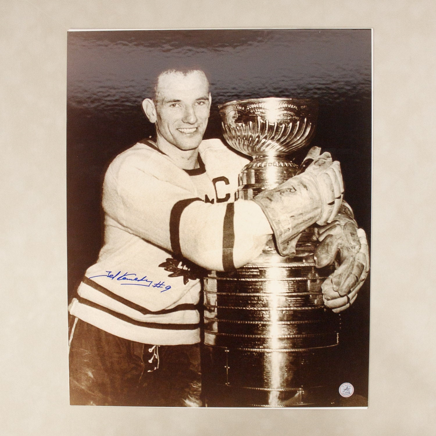 Teeder Kennedy Autographed Toronto Maple Leafs Stanley Cup 16x20 Photo